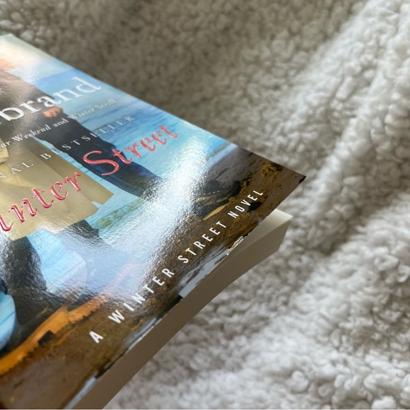 📚 4/25$ 📚
Winter street by elin hilderbrand - Picture 2 of 5